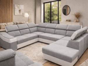 Canapé d'angle en U gris et blanc design dans un salon lumineux avec décoration moderne.